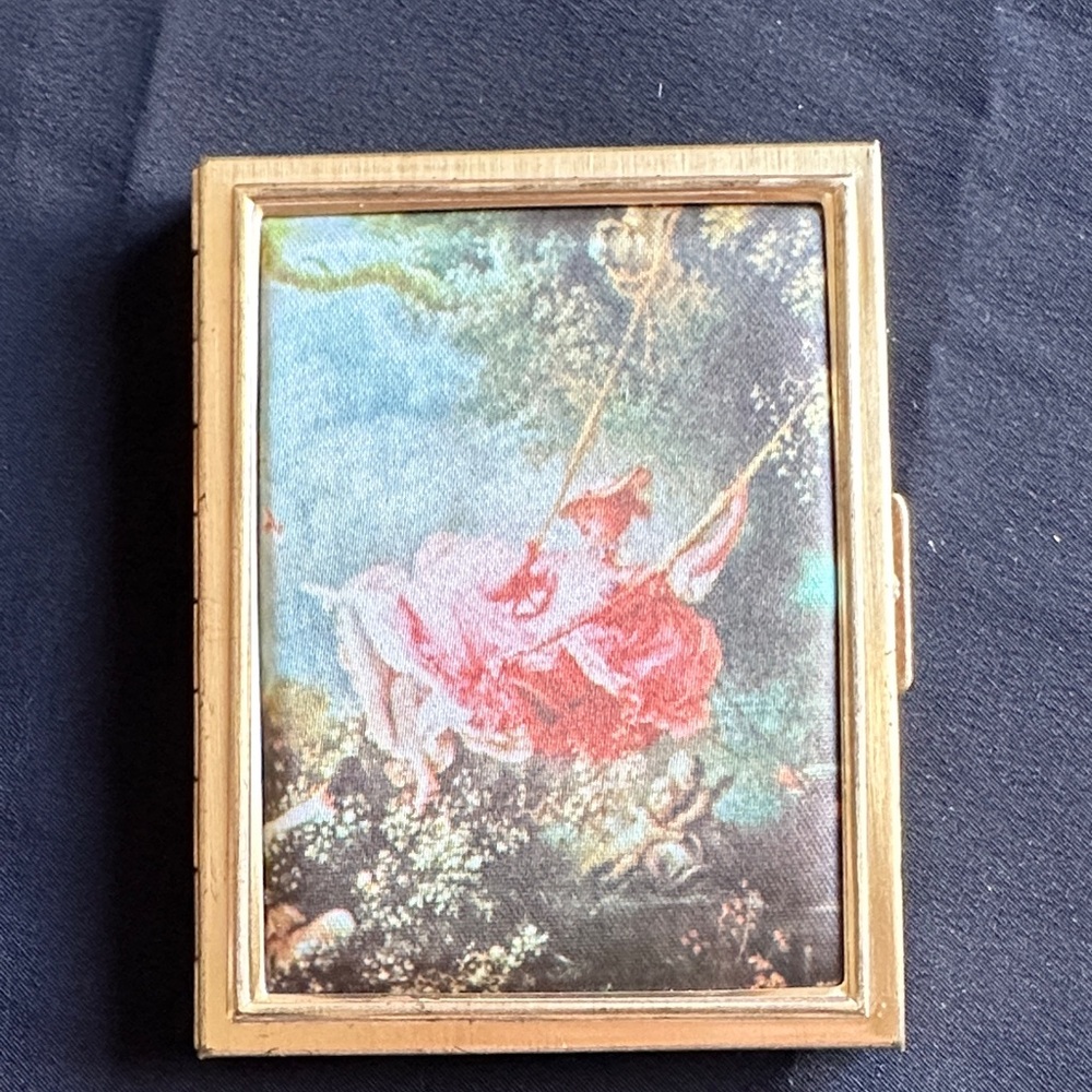 Vintage GUC photo compact. Fabric cover repro of classical artwork. 6 sleeves.